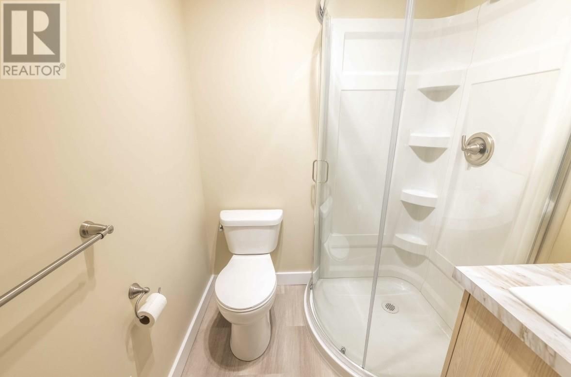 358 DEWE AVE Image 26