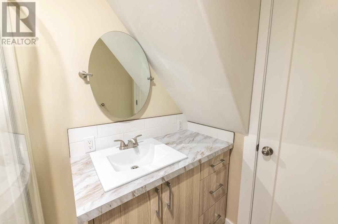 358 DEWE AVE Image 27