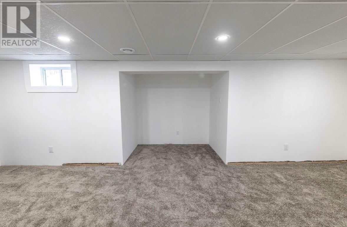 358 DEWE AVE Image 33