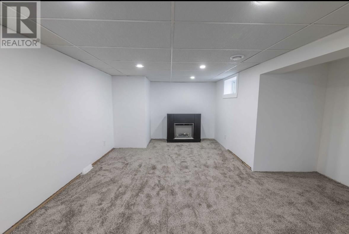 358 DEWE AVE Image 34