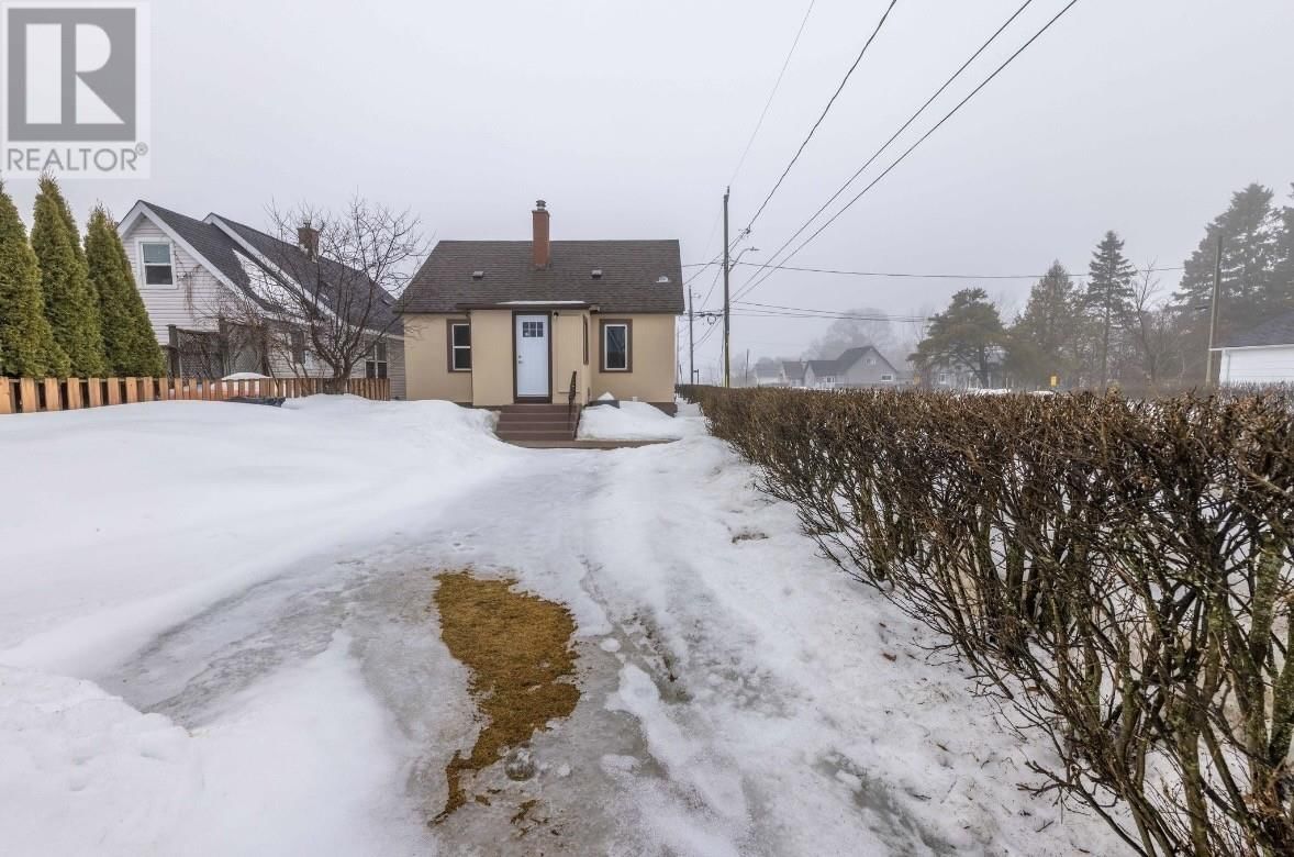 358 DEWE AVE Image 38