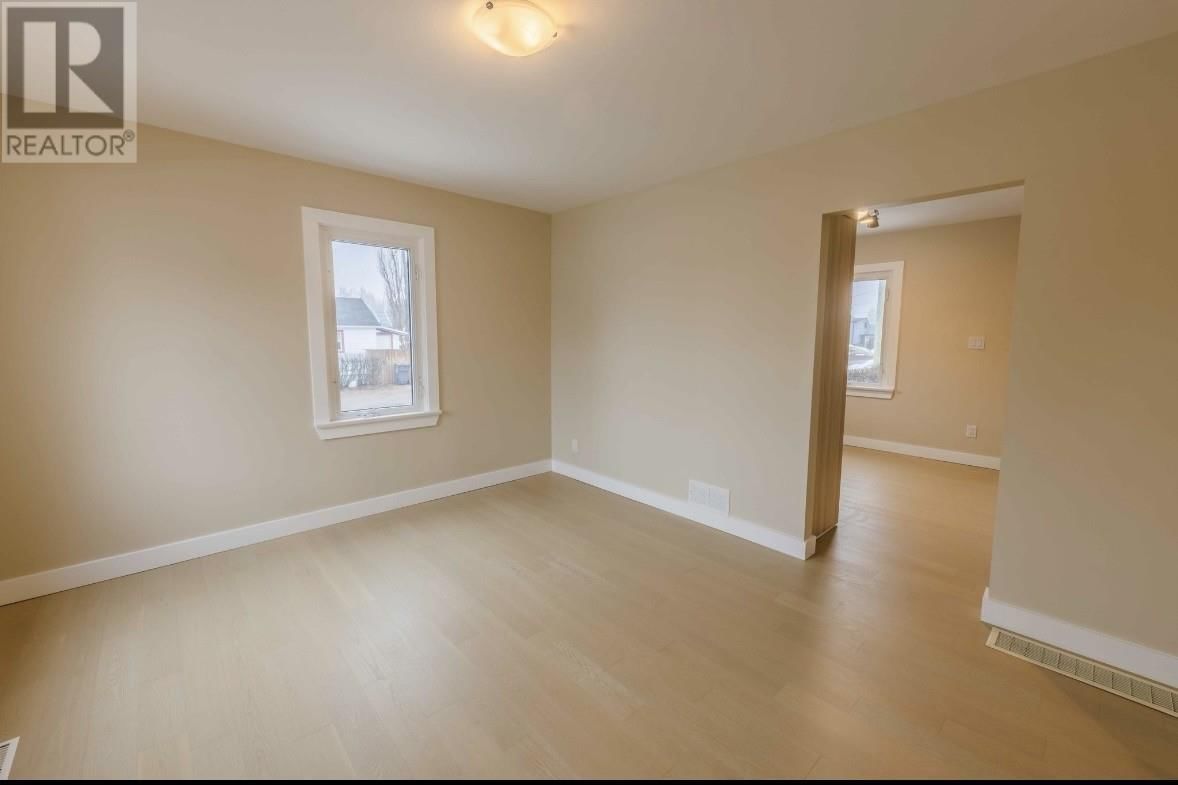 358 DEWE AVE Image 7