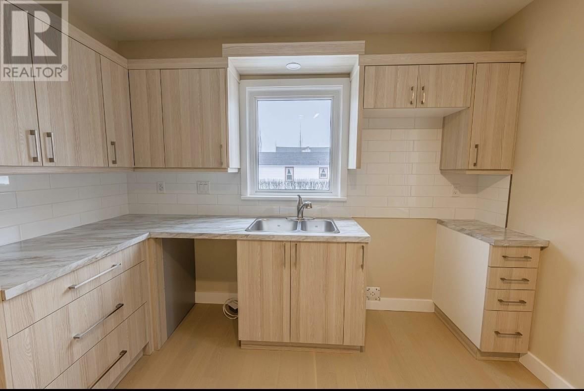 358 DEWE AVE Image 9