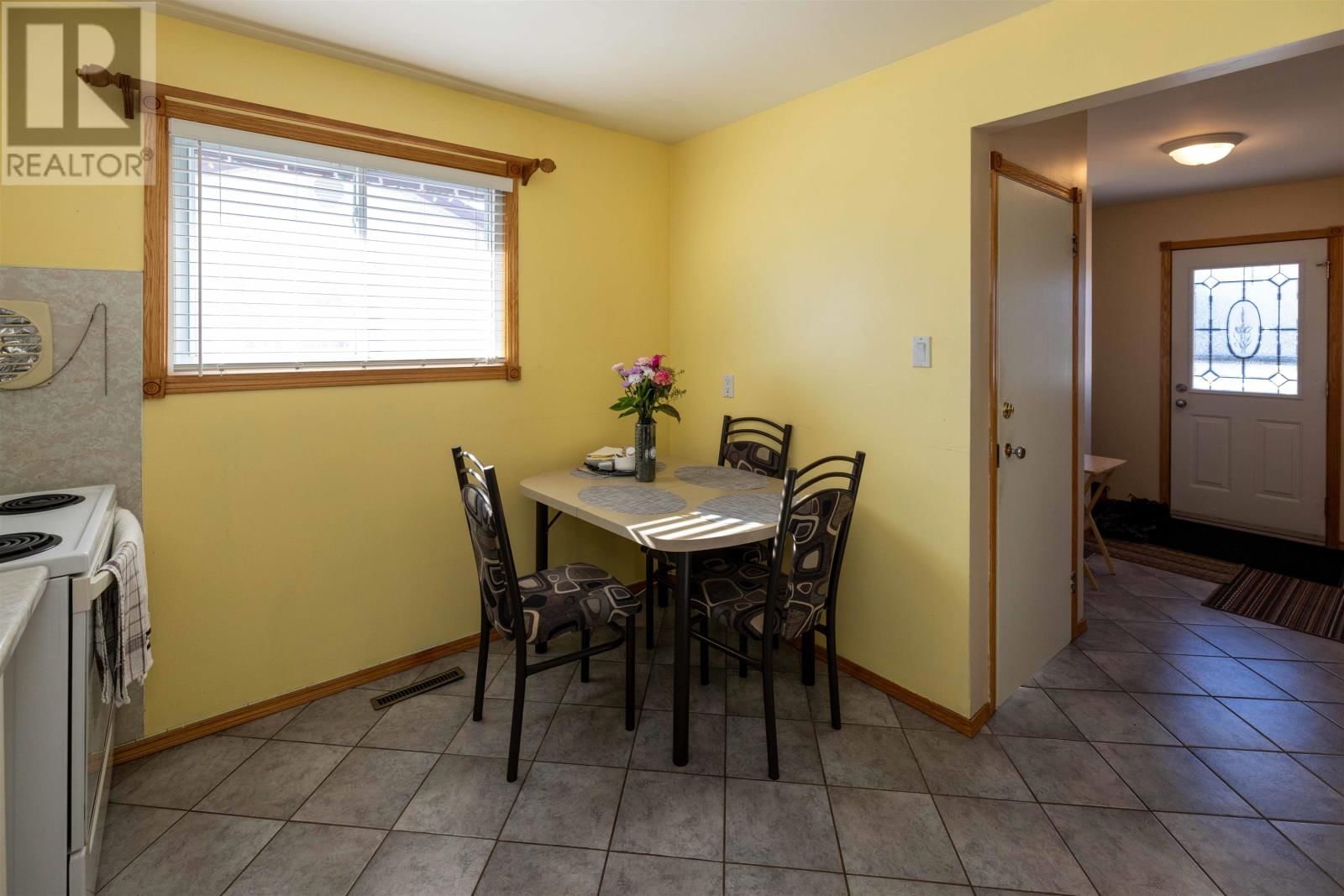 330 EDWARD ST Image 10