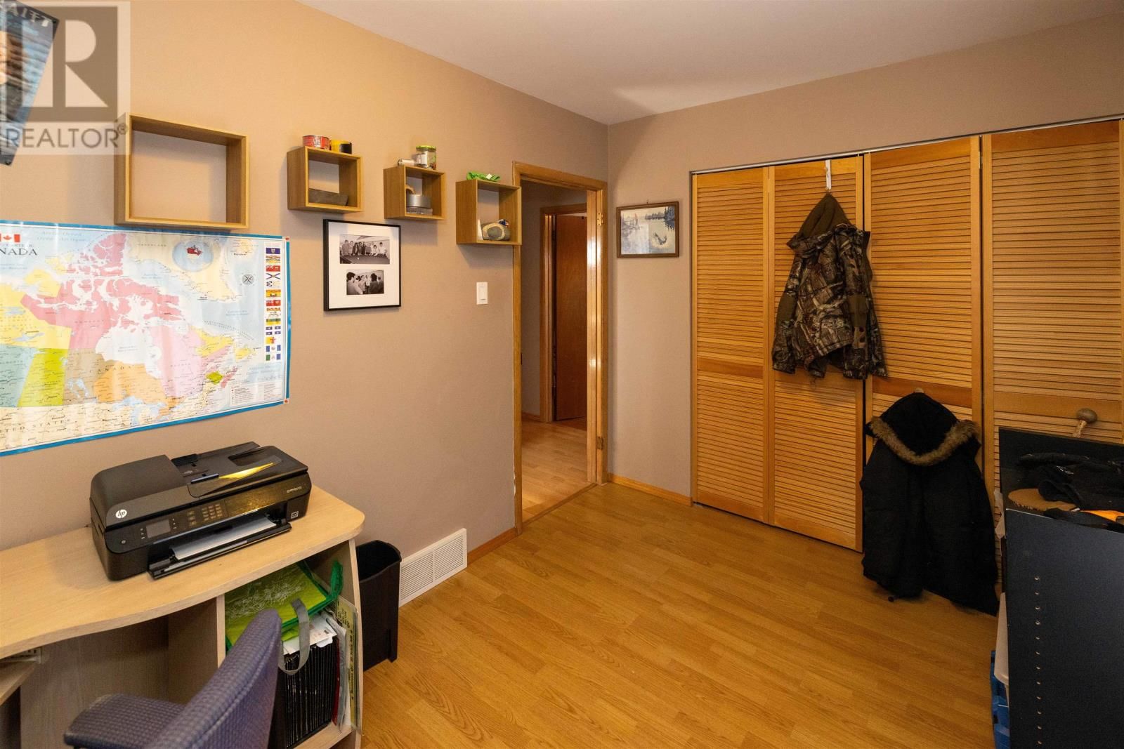 330 EDWARD ST Image 17