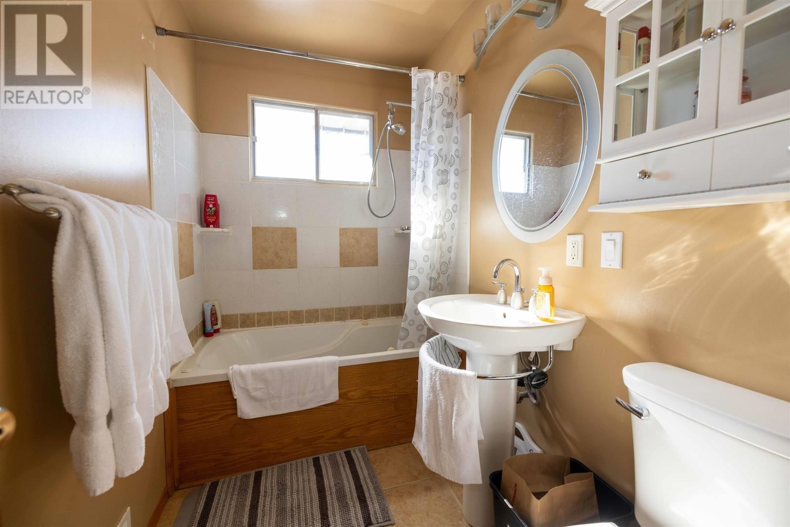 330 EDWARD ST Image 18