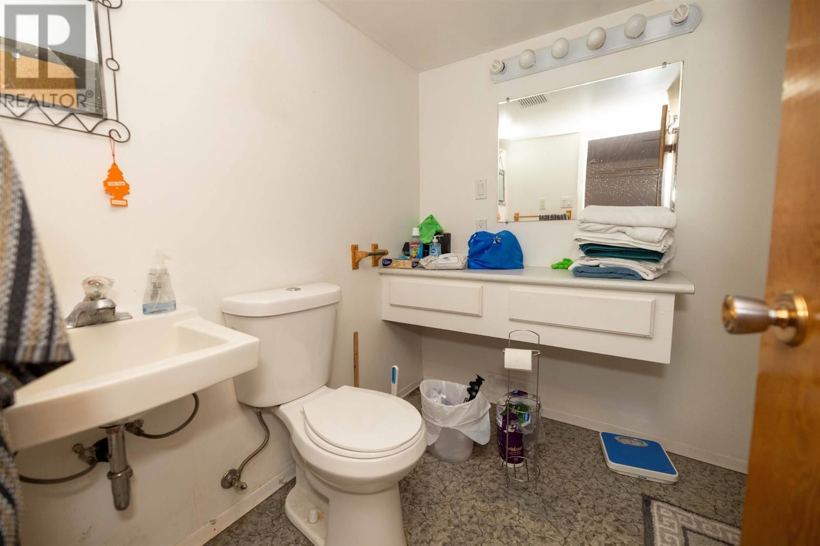 330 EDWARD ST Image 24