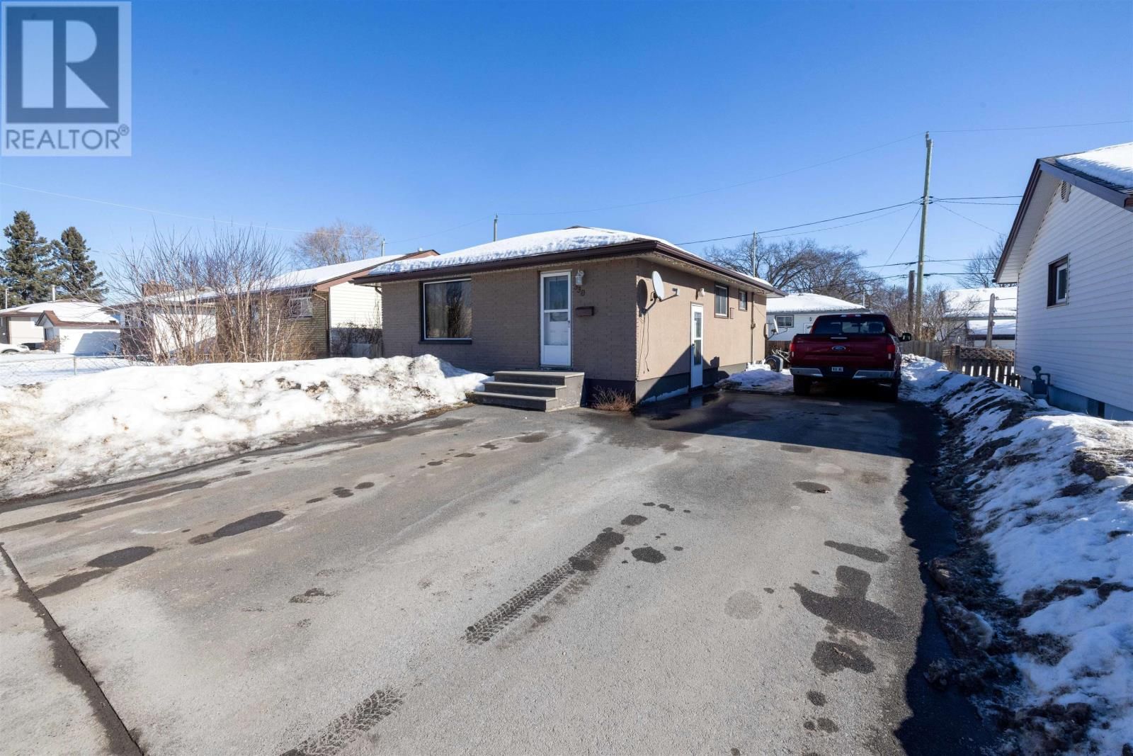 330 EDWARD ST Image 3