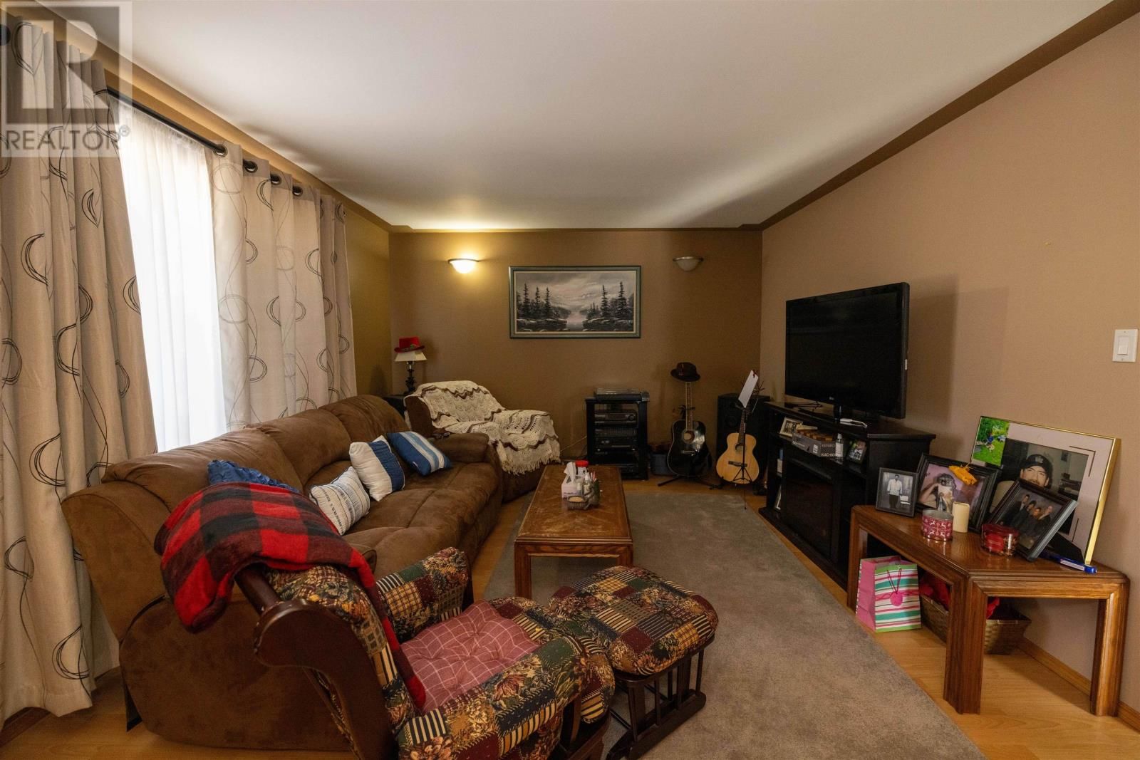 330 EDWARD ST Image 7