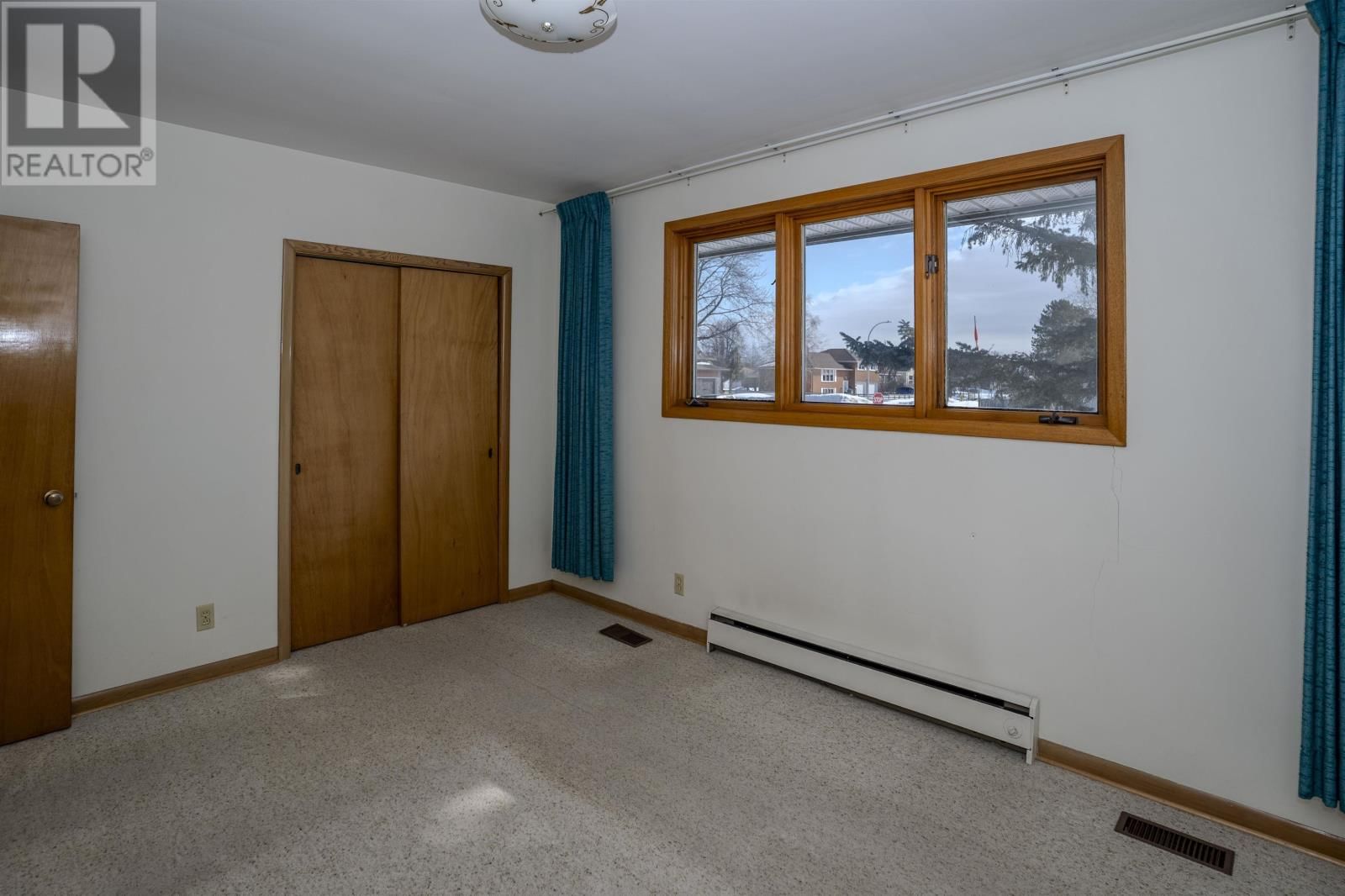 231 BRIAR BAY Image 15