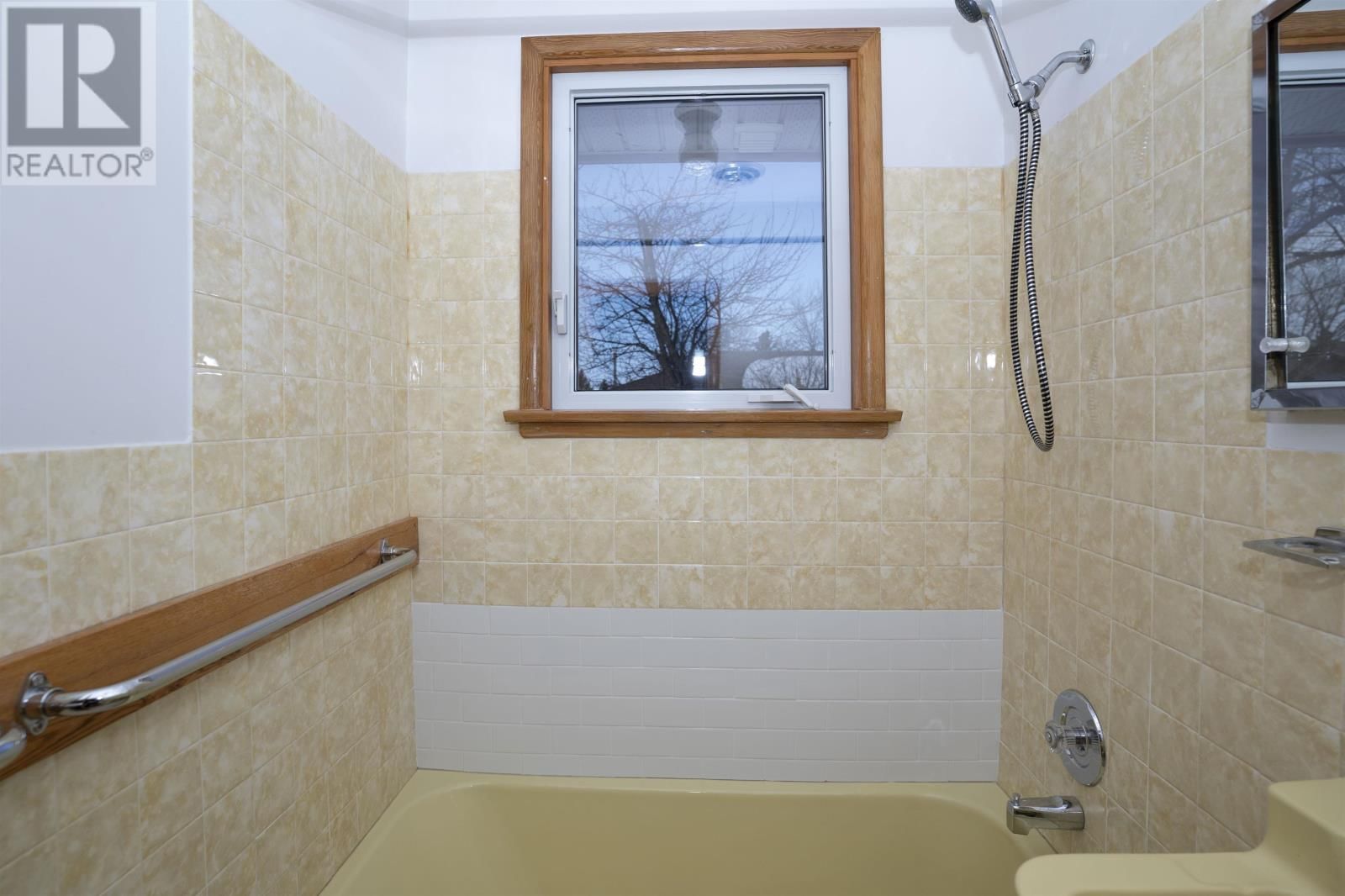 231 BRIAR BAY Image 19