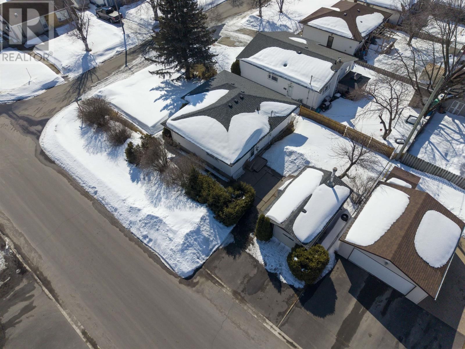 231 BRIAR BAY Image 4