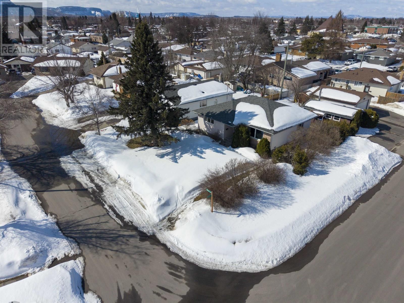 231 BRIAR BAY Image 5