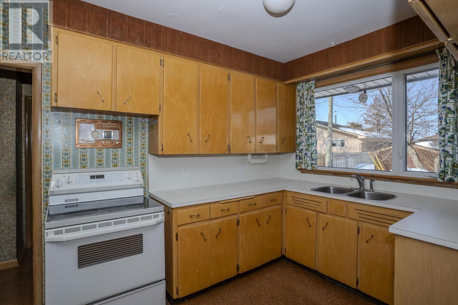 231 BRIAR BAY Image 6