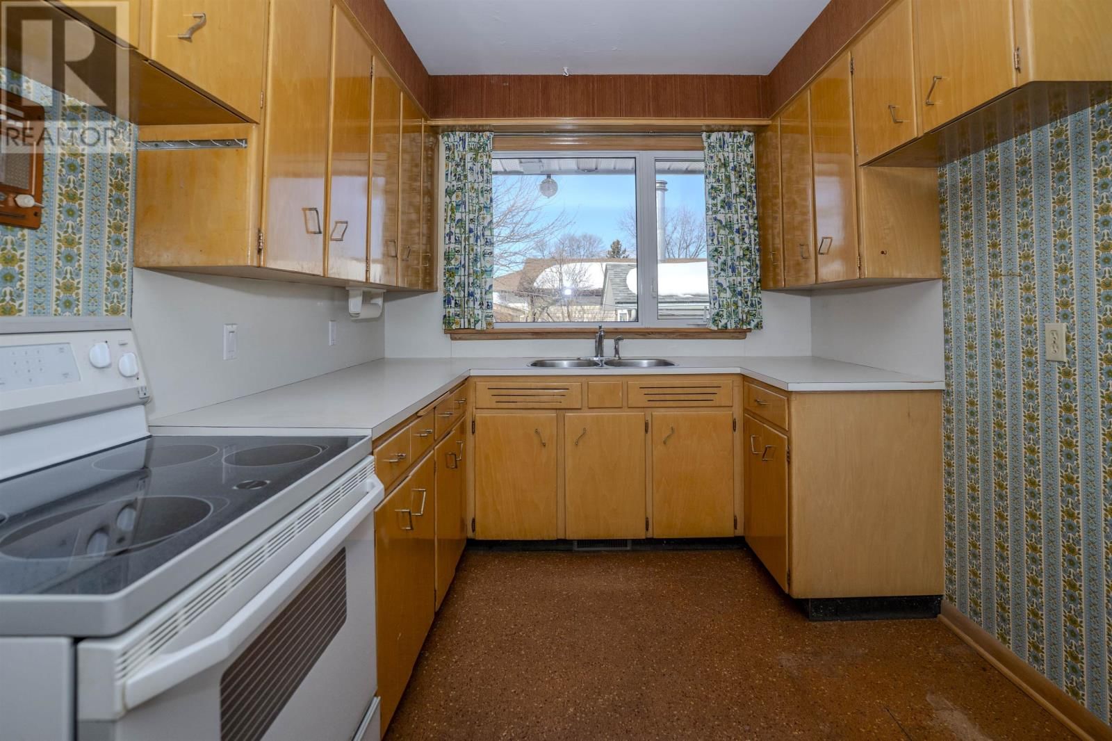 231 BRIAR BAY Image 7