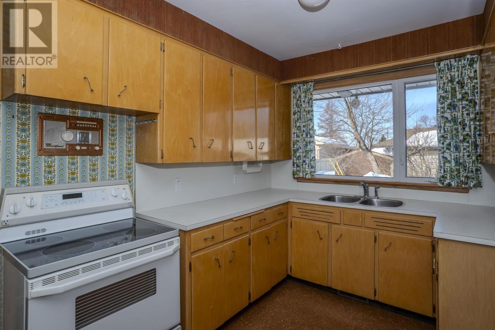 231 BRIAR BAY Image 8