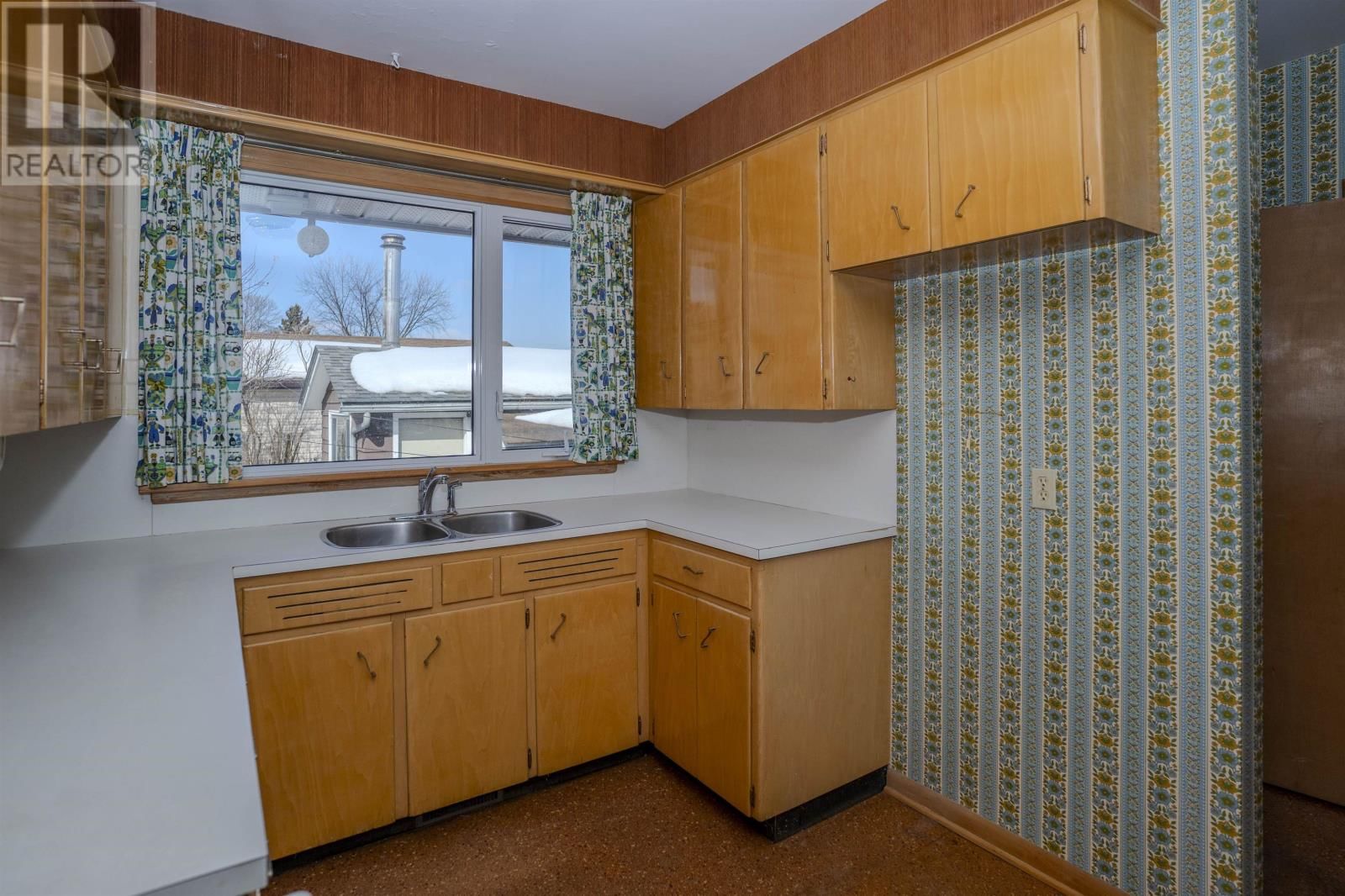 231 BRIAR BAY Image 9