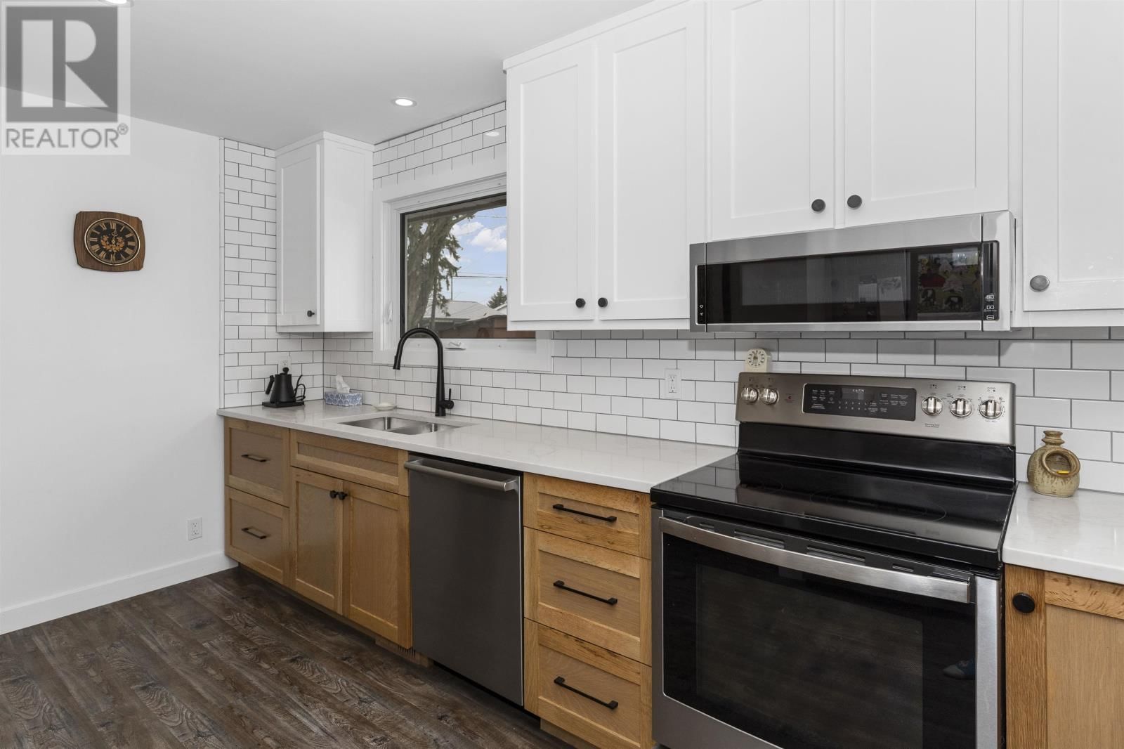 305 SILLESDALE CRES Image 11