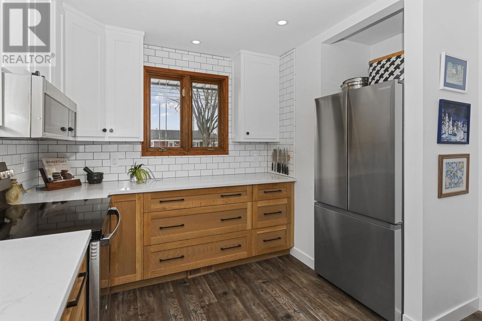 305 SILLESDALE CRES Image 12