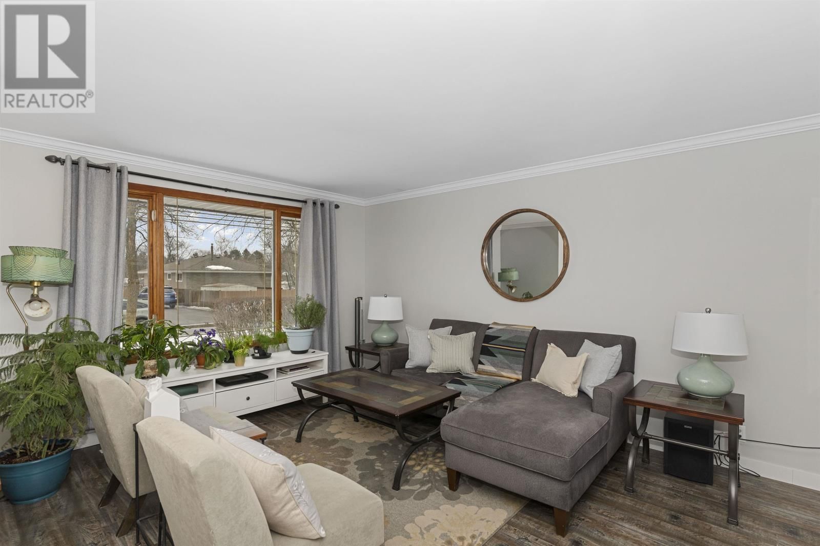 305 SILLESDALE CRES Image 4