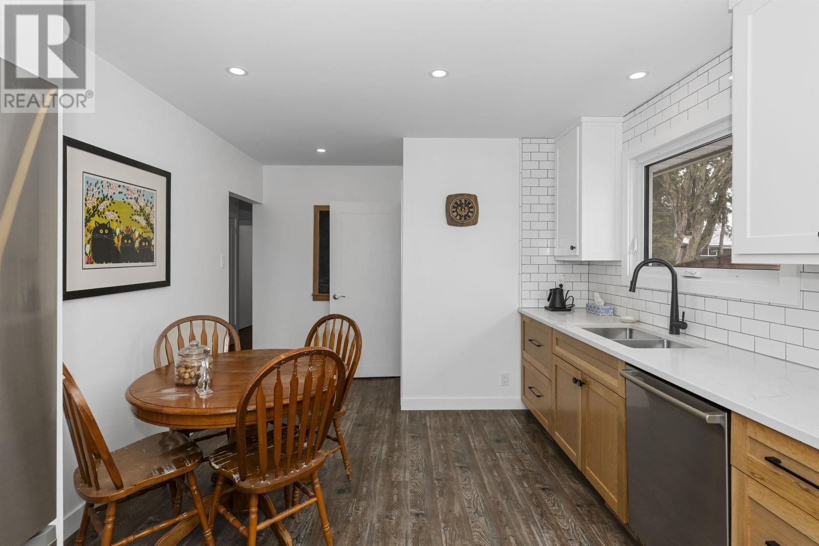 305 SILLESDALE CRES Image 8