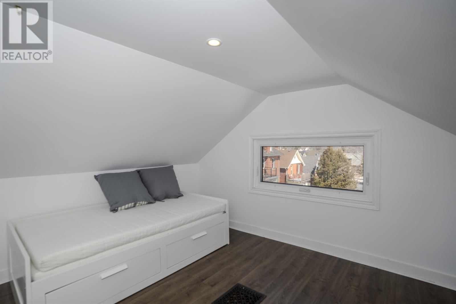 420 VAN NORMAN ST Image 28