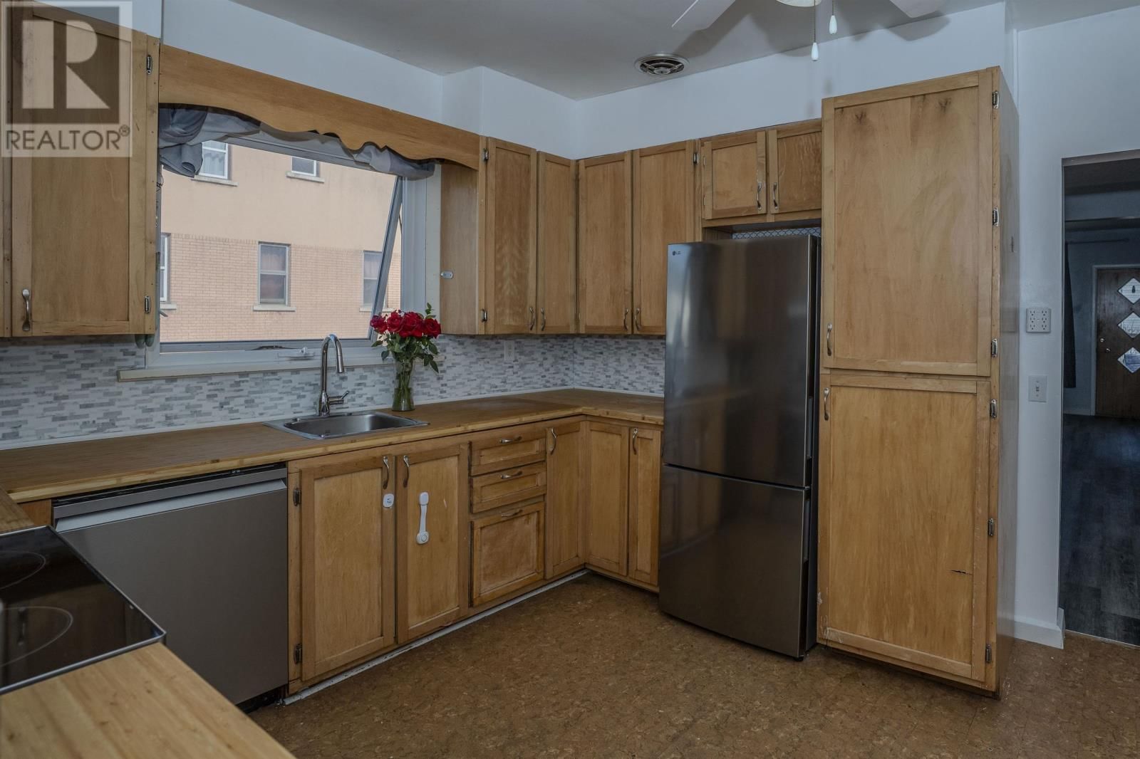 138 ROWAND ST Image 10