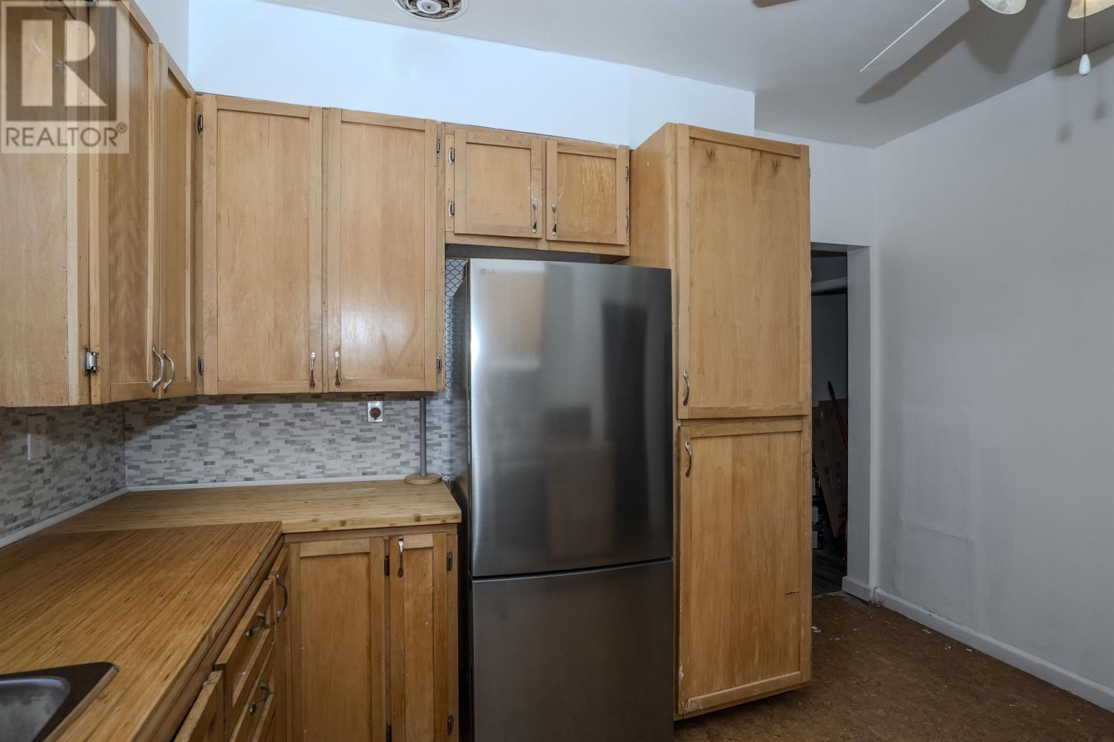 138 ROWAND ST Image 11