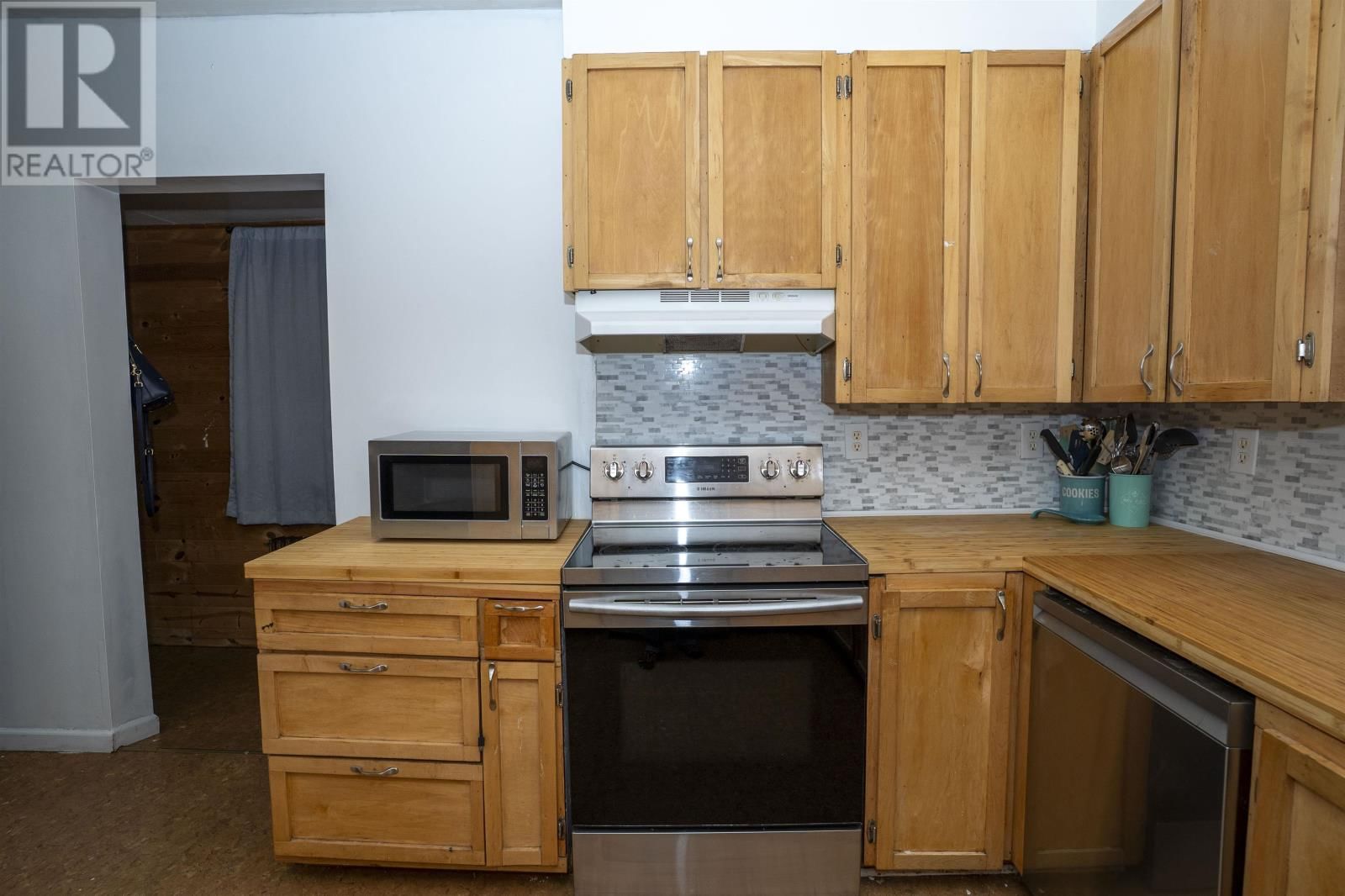 138 ROWAND ST Image 12