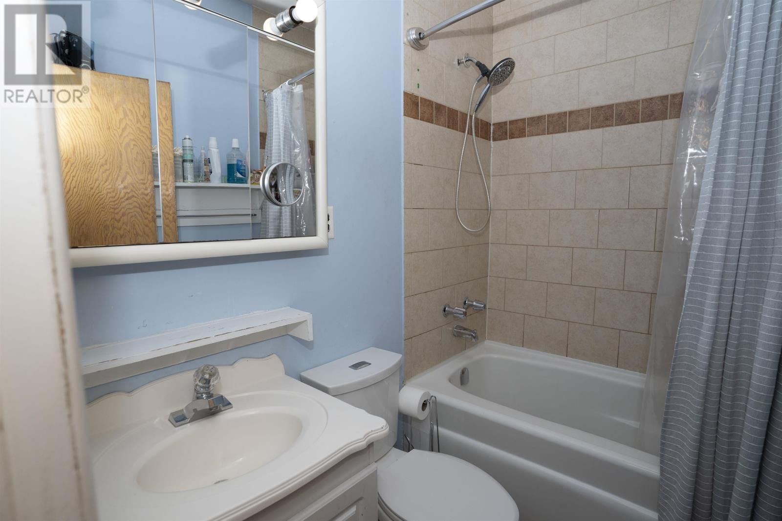 138 ROWAND ST Image 17