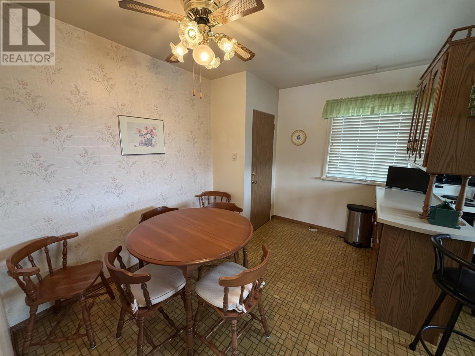 267 WINDSOR ST Image 10