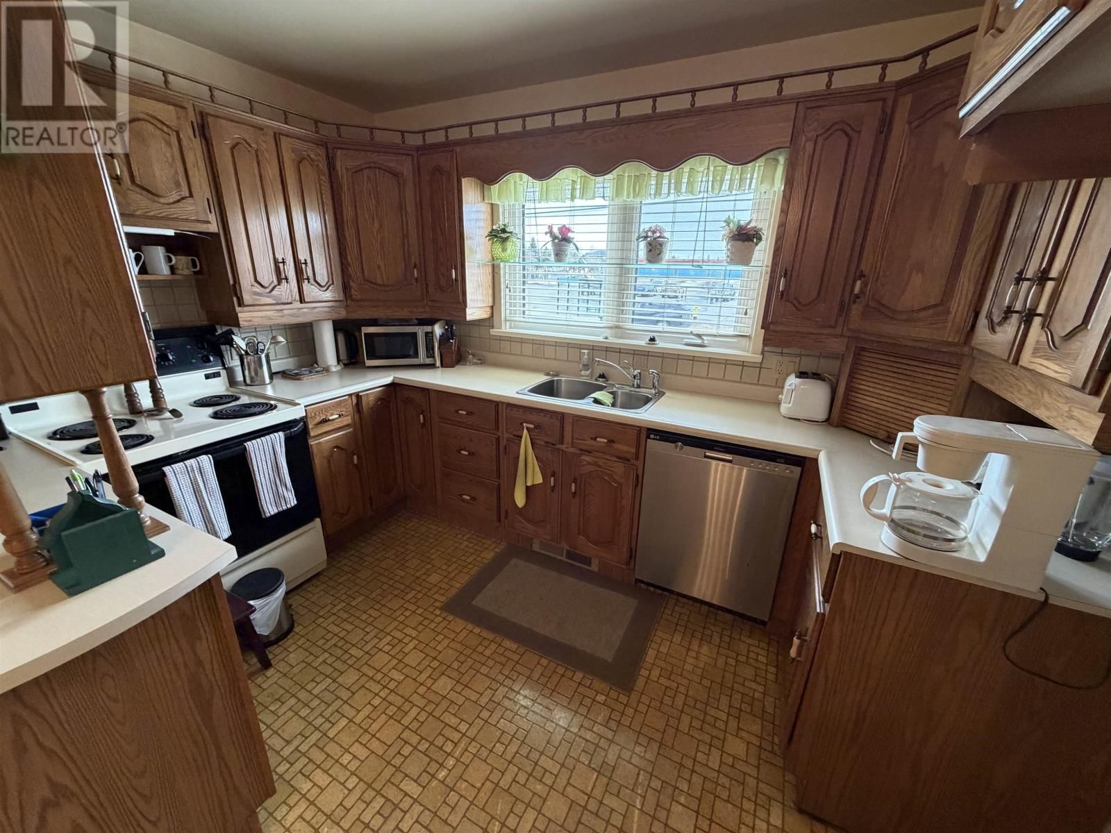 267 WINDSOR ST Image 11