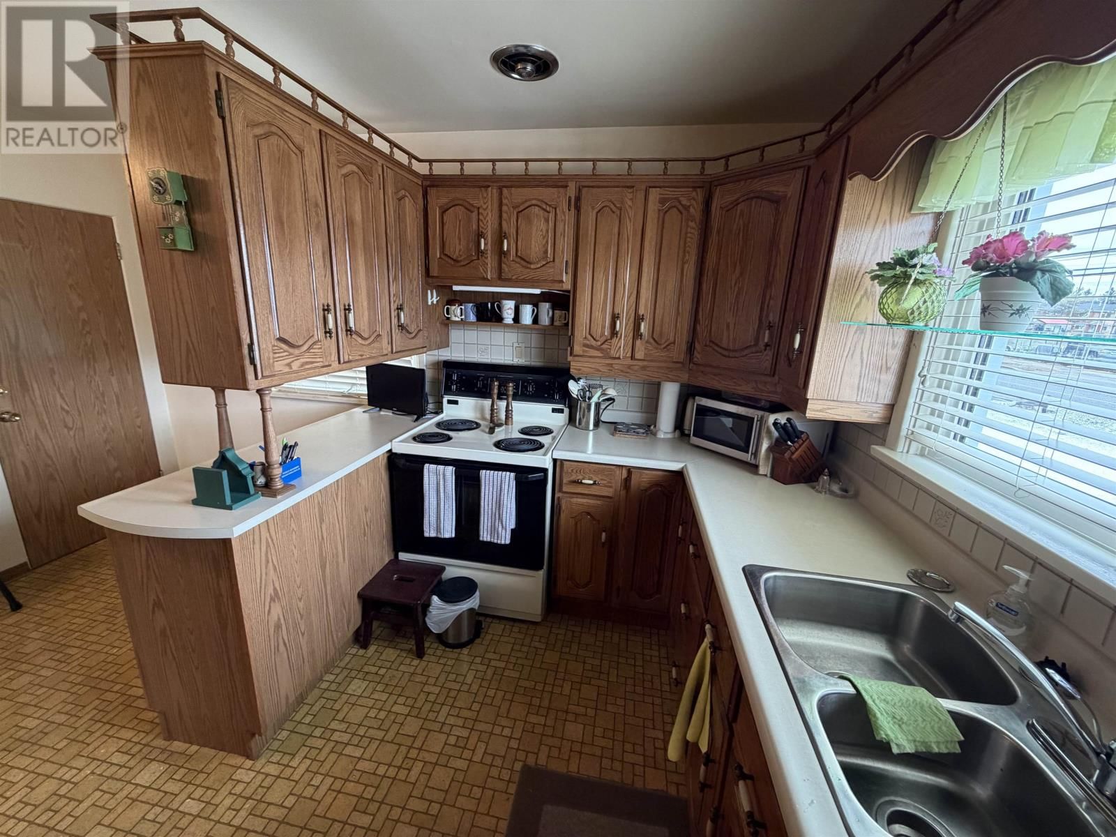 267 WINDSOR ST Image 12