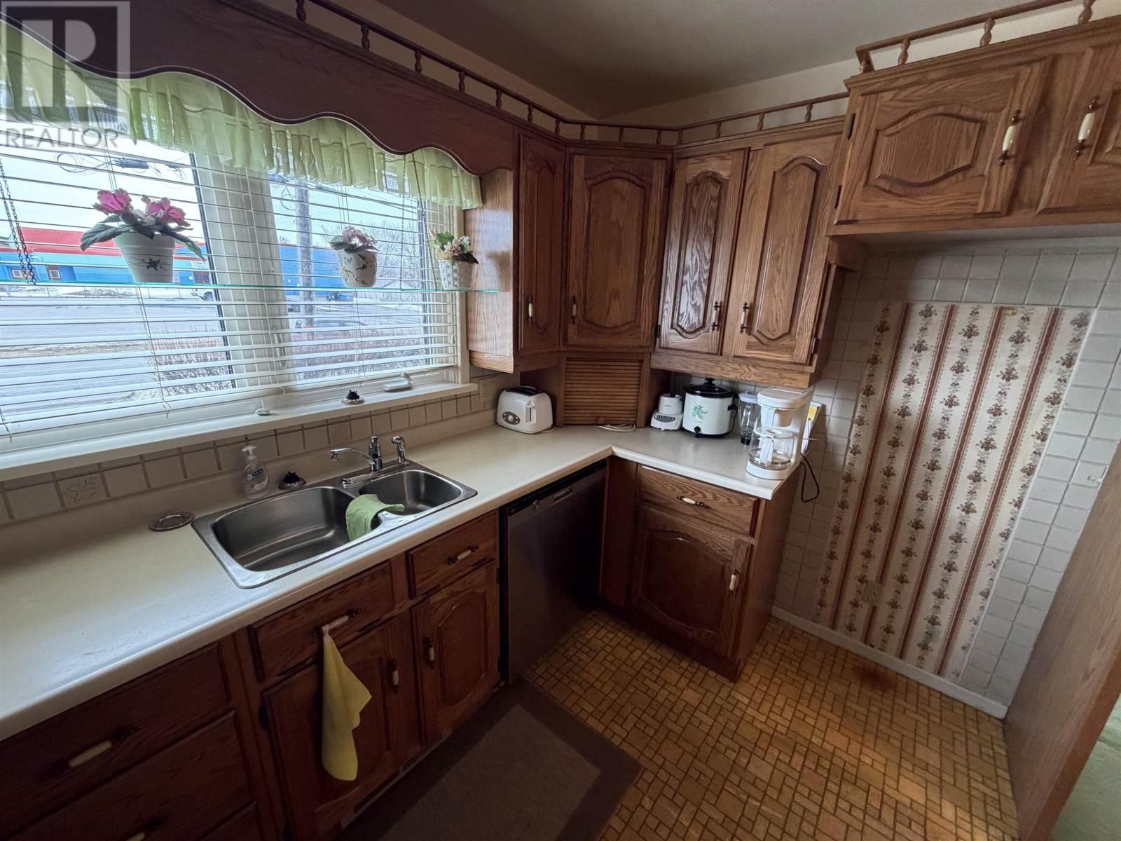 267 WINDSOR ST Image 13