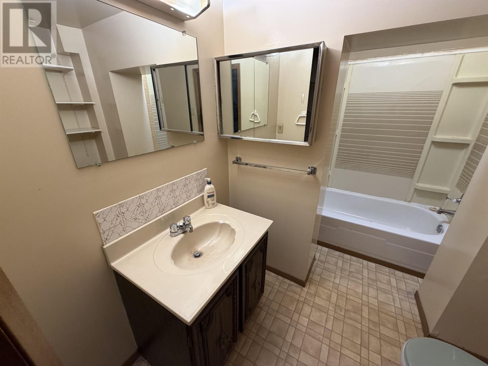 267 WINDSOR ST Image 32