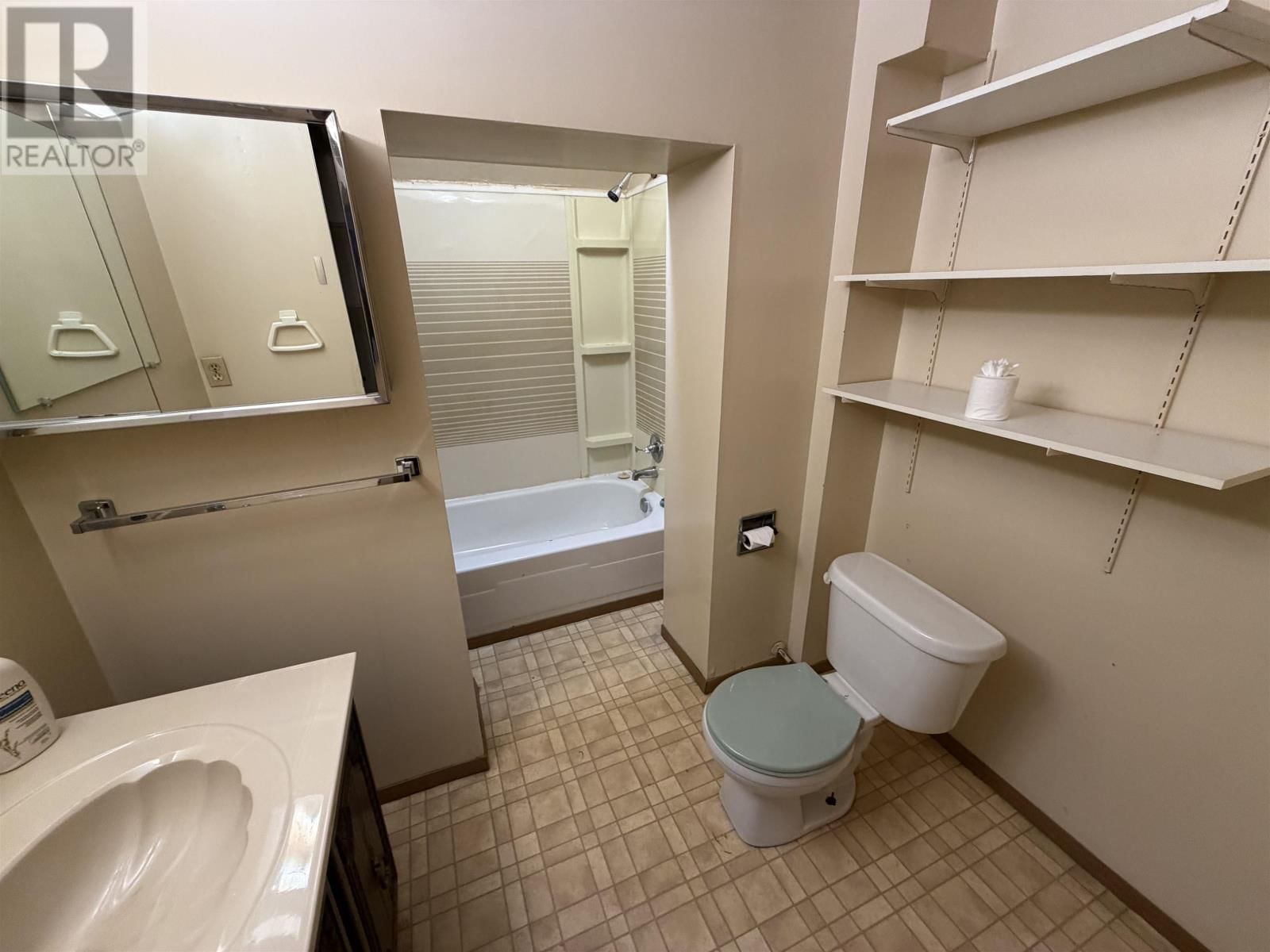 267 WINDSOR ST Image 33