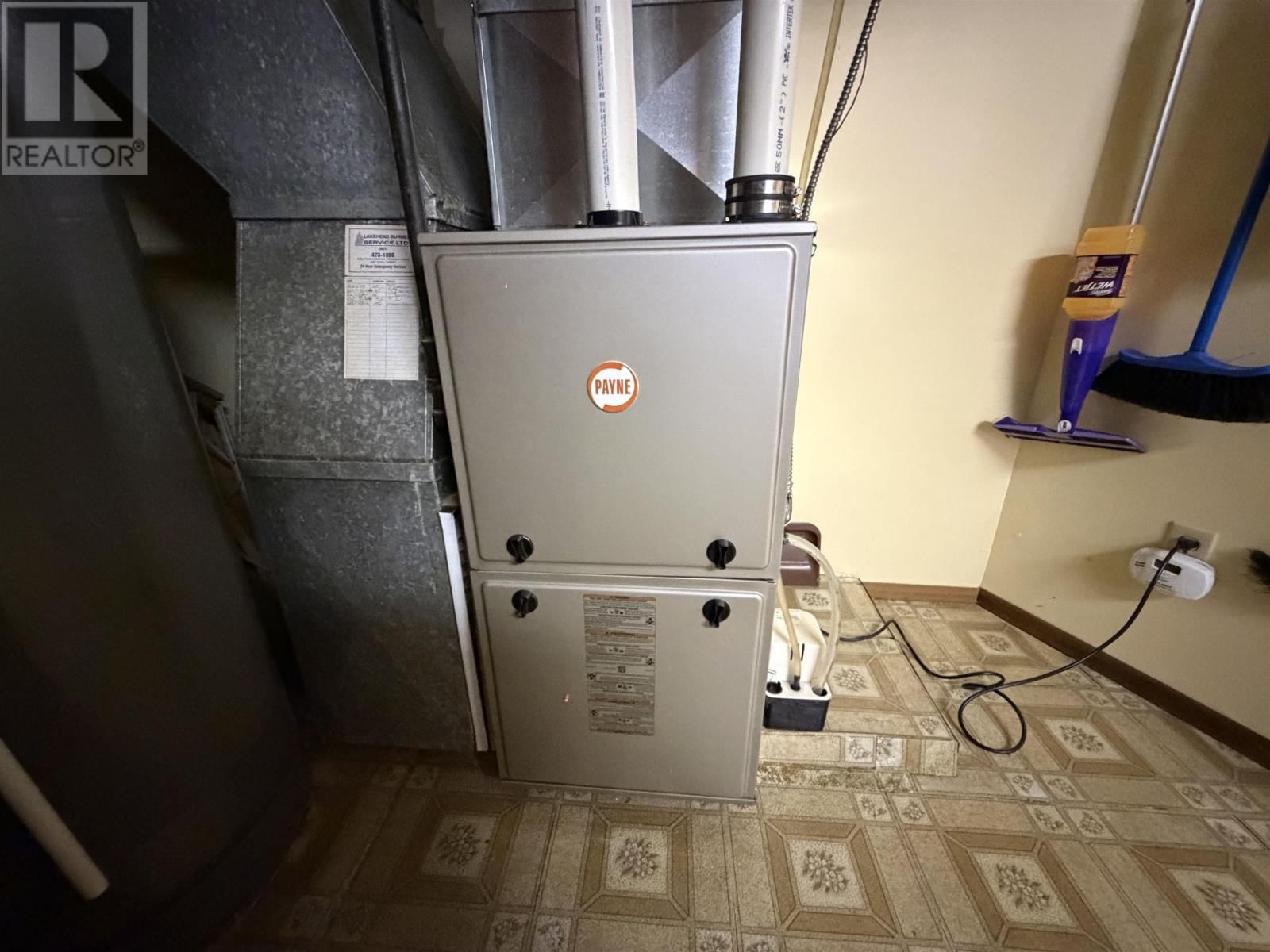 267 WINDSOR ST Image 43