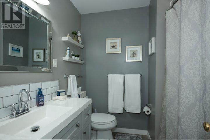 412 RAINBOW STREET Image 18