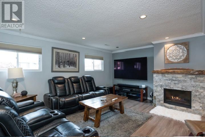 412 RAINBOW STREET Image 21