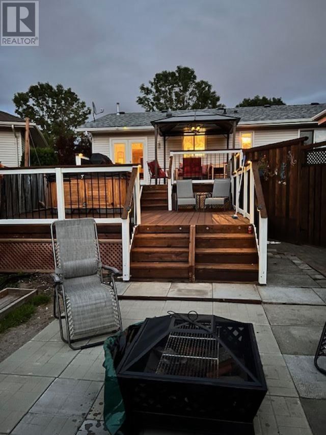 412 RAINBOW STREET Image 32