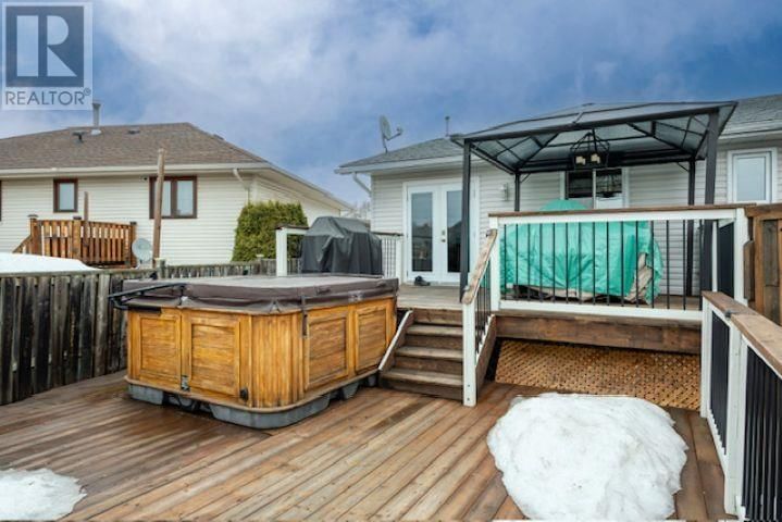 412 RAINBOW STREET Image 35