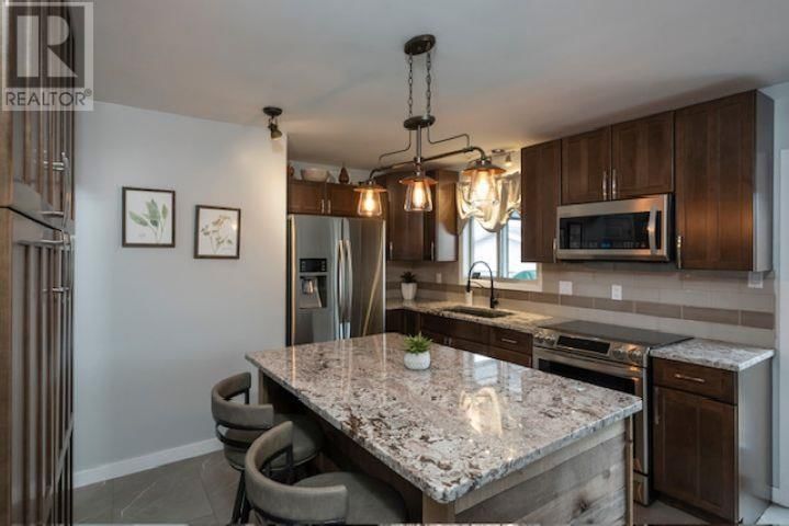 412 RAINBOW STREET Image 8