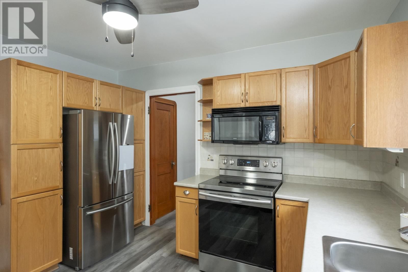 522 SYNDICATE AVE Image 15