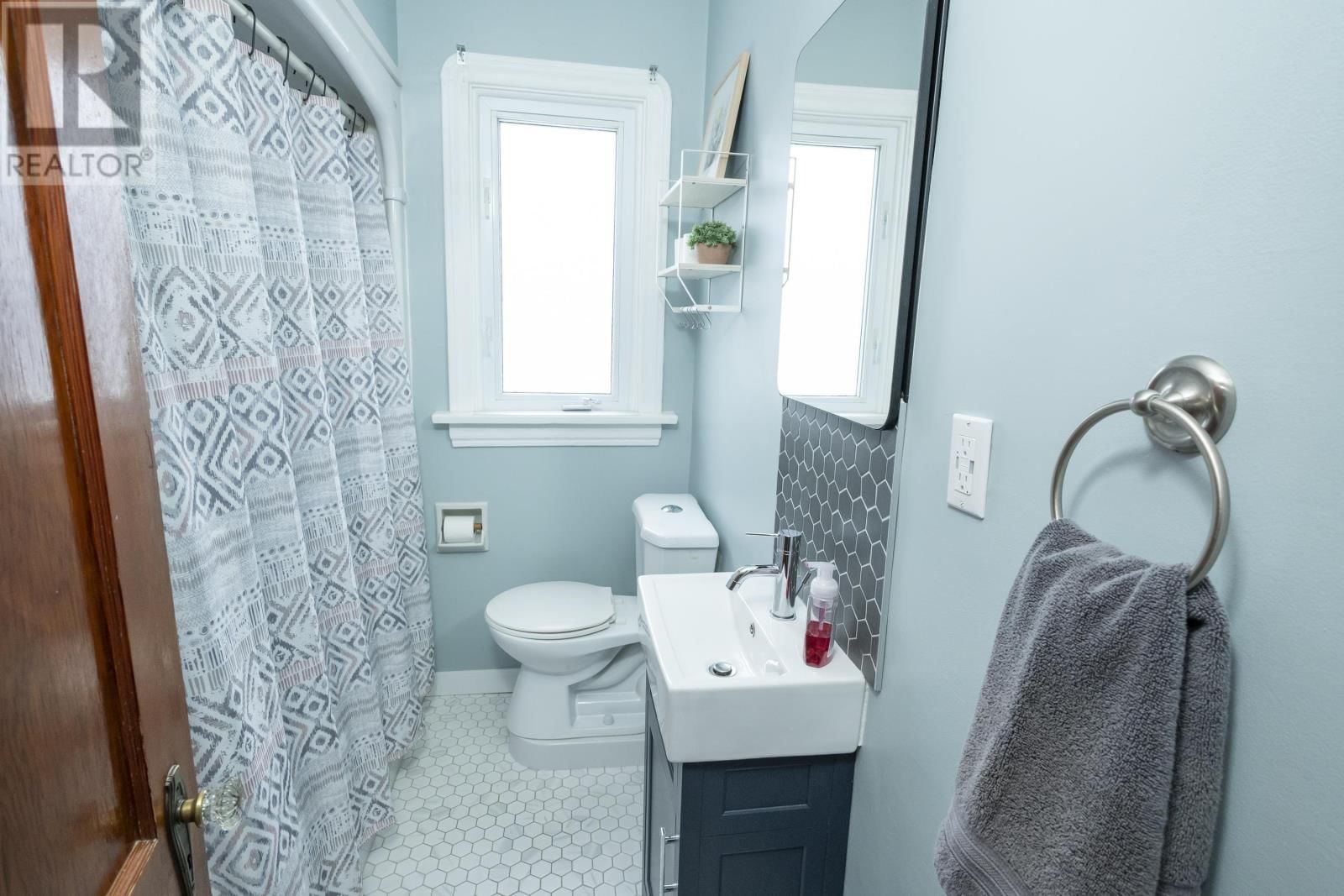 522 SYNDICATE AVE Image 24