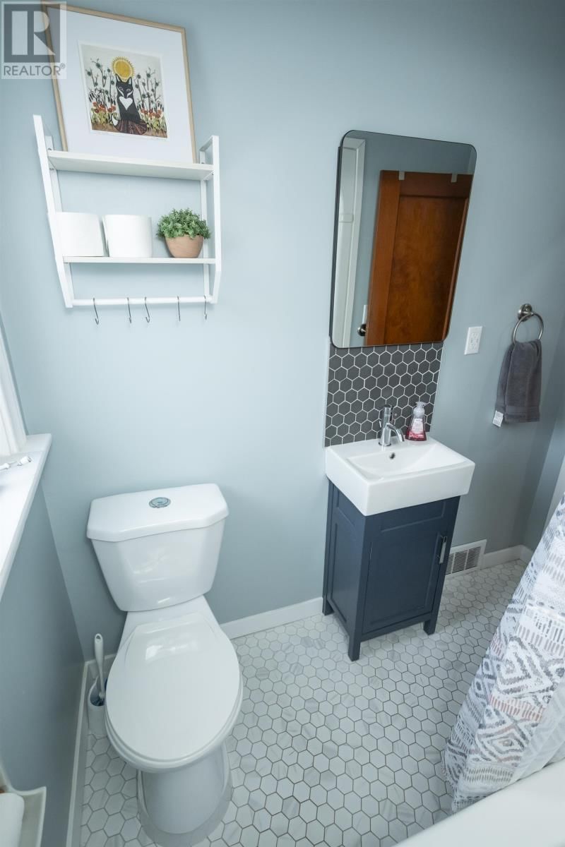 522 SYNDICATE AVE Image 26