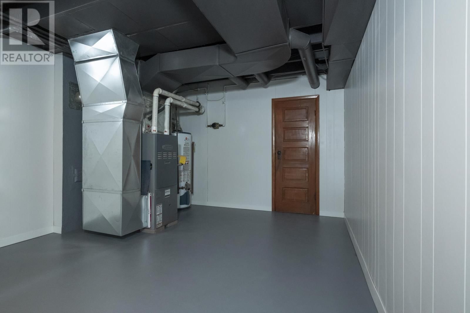 522 SYNDICATE AVE Image 36