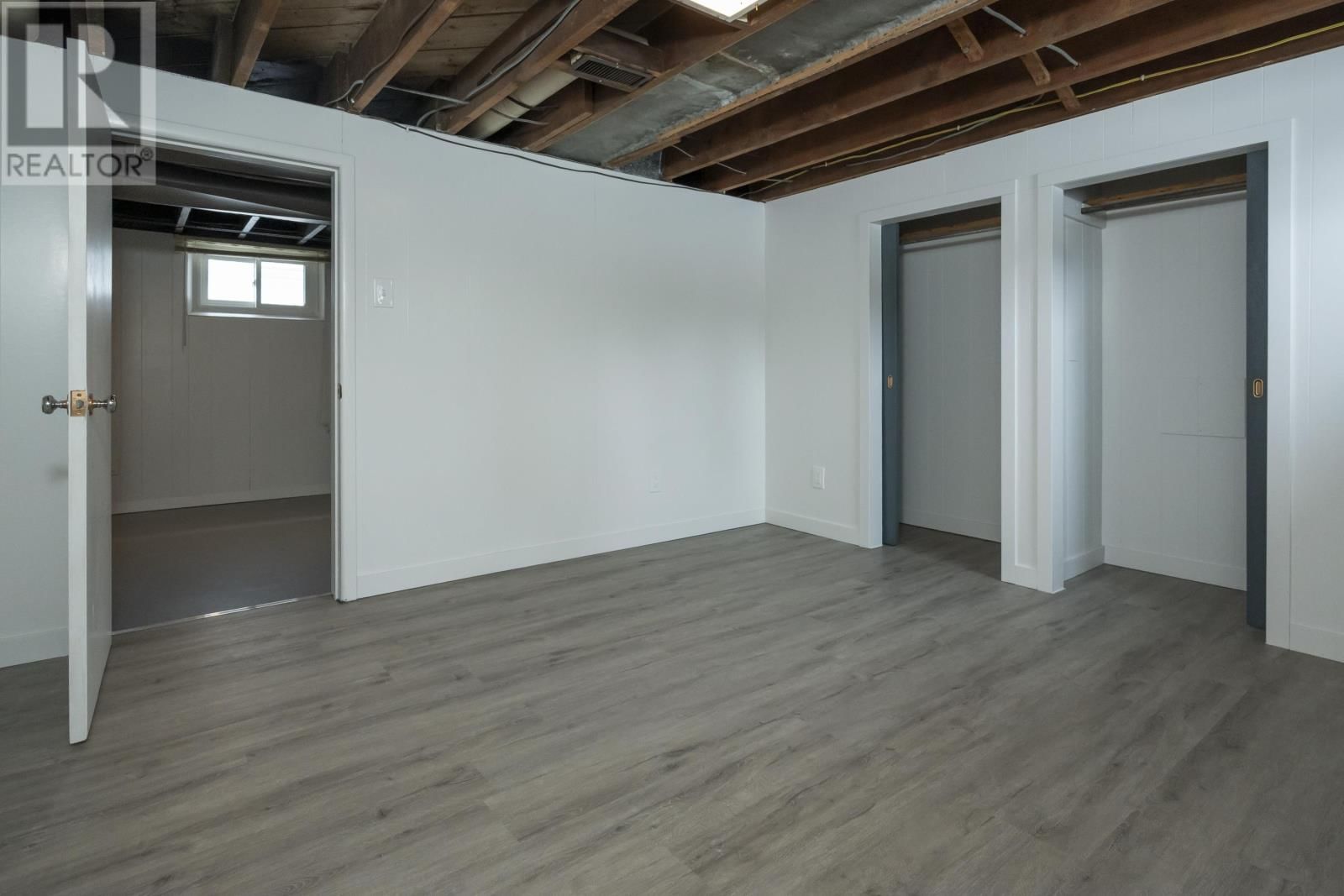 522 SYNDICATE AVE Image 38