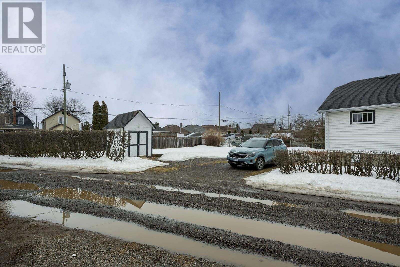 522 SYNDICATE AVE Image 42