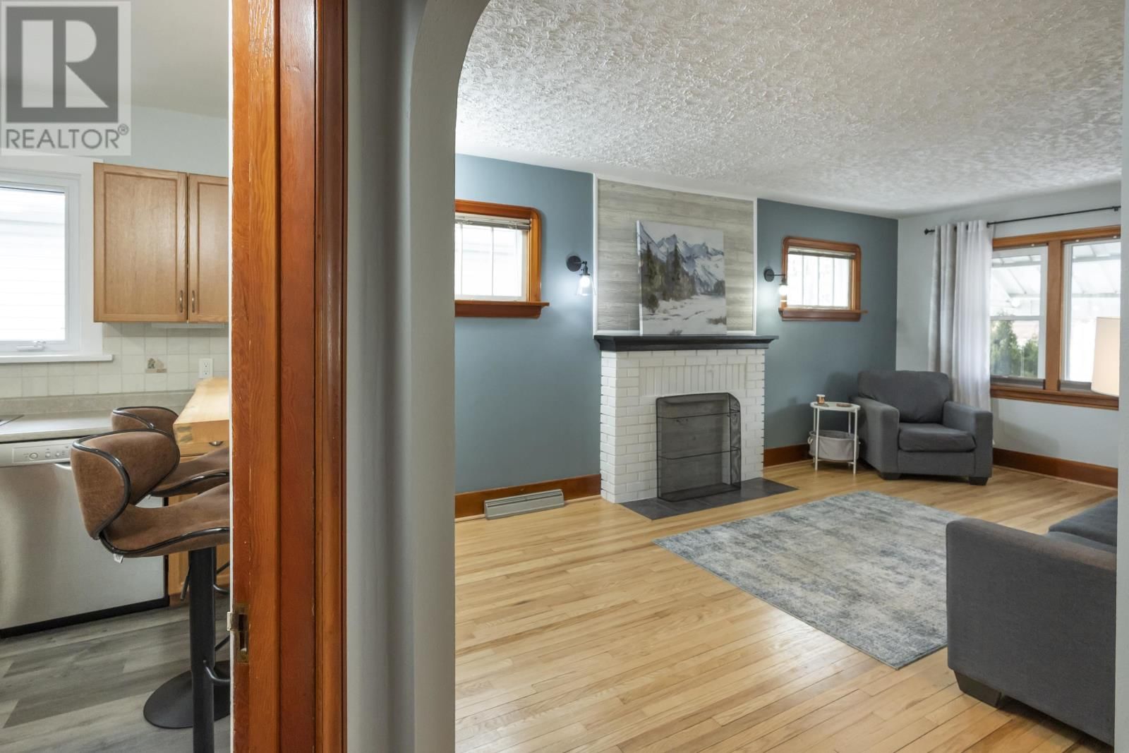 522 SYNDICATE AVE Image 8