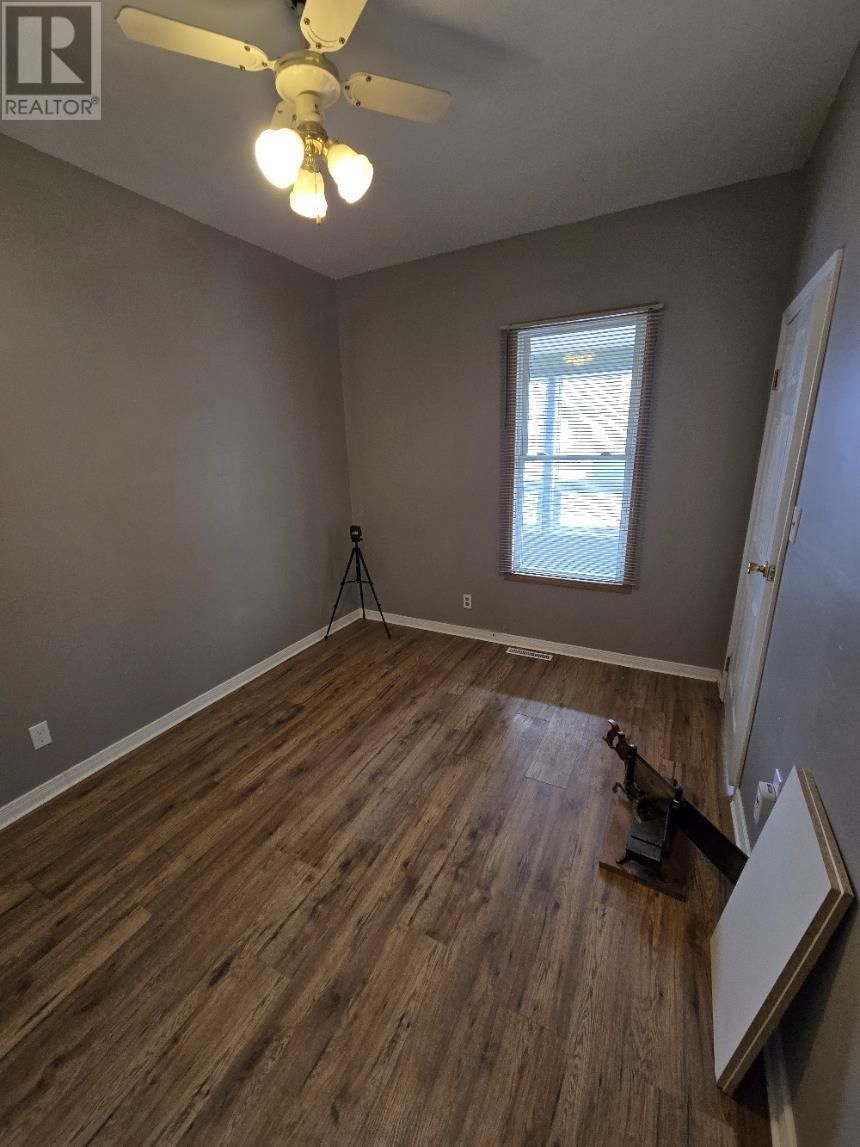 611 WILEY ST Image 17